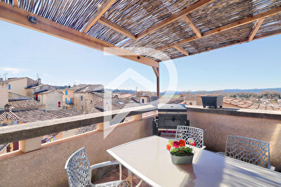MAISON DE VILLAGE LUMINEUSE AU CALME AVEC TERRASSE AU COEUR DU VILLAGE