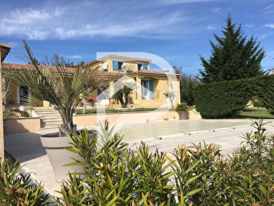 VILLA TYPE 5 AVEC PISCINE POOL HOUSE JARDIN ET VUE DÉGAGÉE