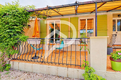 VILLA TYPE 4 AVEC PISCINE SANS VIS A VIS ET JARDIN ARBORE DE 1600M2
