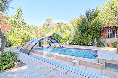 VILLA AU CALME SANS VIS A VIS AVEC PISCINE AU COEUR DE SON PARC ARBORE AVEC FORAGE ET EAU DE VILLE