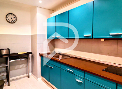 APPARTEMENT VENDU MEUBLE LUMINEUX AU PREMIER ETAGE AVEC ASCENSEUR