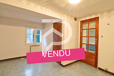 MAISON DE VILLAGE AU CALME TYPE 4 AVEC BALCON ET GARAGE AVEC DEUX ENTREES INDEPENDANTES
