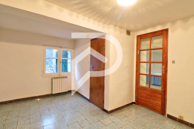 MAISON DE VILLAGE AU CALME TYPE 4 AVEC BALCON ET GARAGE AVEC DEUX ENTREES INDEPENDANTES
