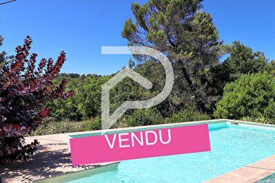 VILLA TYPE 4 DE 125 m2 AVEC PISCINE GARAGE ET DÉPENDANCE SUR 21000M2 DE PROPRIÉTÉ