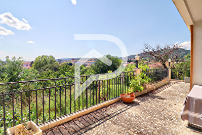 VILLA TYPE 6 DE 145 M2 AVEC GARAGE ET DEPENDANCE PROCHE CENTRE VILLE