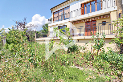 VILLA TYPE 6 DE 145 M2 AVEC GARAGE ET DEPENDANCE PROCHE CENTRE VILLE