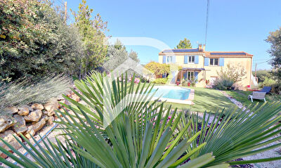 VILLA SAINT JULIEN SUR 1542M2 DE TERRAIN AVEC PISCINE CHAUFFÉE, APPARTEMENT GARAGE ET DÉPENDANCE
