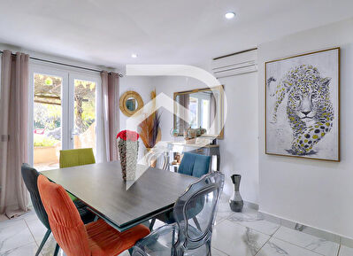 VILLA SAINT JULIEN SUR 1542M2 DE TERRAIN AVEC PISCINE CHAUFFÉE, APPARTEMENT GARAGE ET DÉPENDANCE
