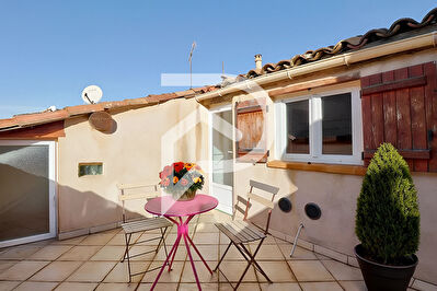 MAISON DE VILLAGE AVEC TERRASSE TROPEZIENNE ET GARAGE AU COEUR DE RIANS
