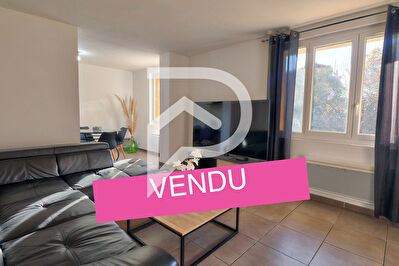 APPARTEMENT TYPE 5 AU REZ DE CHAUSSEE DANS RESIDENCE SECURISEE LOGGIA CAVE ET PARKING