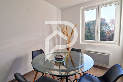 APPARTEMENT TYPE 5 AU REZ DE CHAUSSEE DANS RESIDENCE SECURISEE LOGGIA CAVE ET PARKING