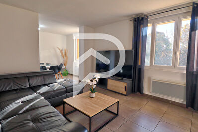 APPARTEMENT TYPE 5 AU REZ DE CHAUSSEE DANS RESIDENCE SECURISEE LOGGIA CAVE ET PARKING