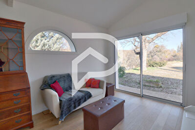 VILLA RIEZ  AVEC VUE IMPRENABLE TYPE 4 SUR 1967M2 DE TERRAIN TROIS GARAGES ET FORAGE