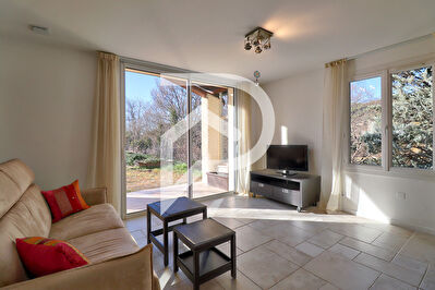 VILLA RIEZ  AVEC VUE IMPRENABLE TYPE 4 SUR 1967M2 DE TERRAIN TROIS GARAGES ET FORAGE