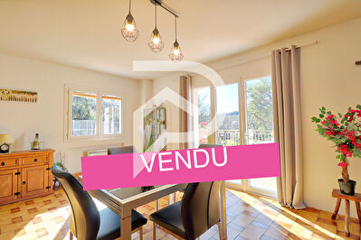 VILLA SAINT JULIEN SUR 3623M2 DE TERRAIN AVEC PISCINE CHAUFFÉE, APPARTEMENT, GARAGE ET DÉPENDANCE