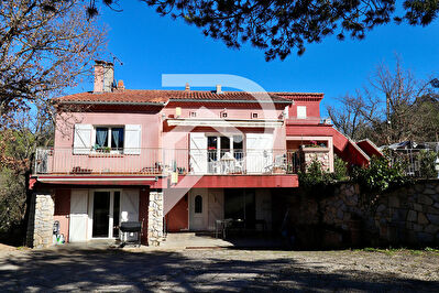 VILLA SAINT JULIEN SUR 3623M2 DE TERRAIN AVEC PISCINE CHAUFFÉE, APPARTEMENT, GARAGE ET DÉPENDANCE
