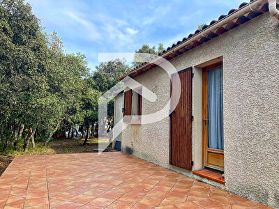 VILLA DE PLAIN-PIED AVEC TERRAIN DE 4554M2 ET GARAGE