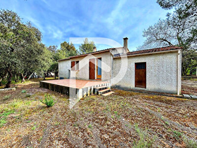 VILLA DE PLAIN-PIED AVEC TERRAIN DE 4554M2 ET GARAGE