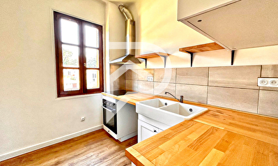 APPARTEMENT TYPE 4 RENOVE VUE MONT D'OR  AU CENTRE VILLE AVEC CAVE