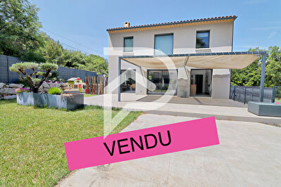 VILLA RECENTE TYPE 4 AVEC JARDIN PAYSAGE ET PISCINE A GREOUX LES BAINS