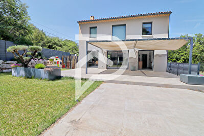 VILLA RECENTE TYPE 4 AVEC JARDIN PAYSAGE ET PISCINE A GREOUX LES BAINS
