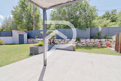 VILLA RECENTE TYPE 4 AVEC JARDIN PAYSAGE ET PISCINE A GREOUX LES BAINS