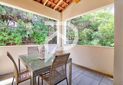 APPARTEMENT TYPE 2 AVEC TERRASSE ET PLACE DE PARKING GREOUX LES BAINS RESIDENCE RECENTE