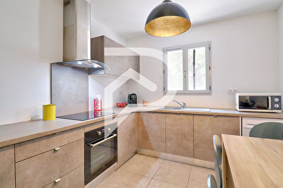 APPARTEMENT TYPE 2 AVEC TERRASSE ET PLACE DE PARKING GREOUX LES BAINS RESIDENCE RECENTE