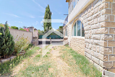 APPARTEMENT TYPE 3 AVEC JARDIN PRIVATIF DEUX PLACES DE PARKING VINON SUR VERDON