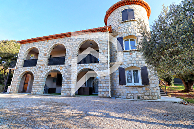 APPARTEMENT TYPE 4 DE 99.68 M2 MEUBLÉ DANS BASTIDE AVEC TERRASSE ET JARDIN PRIVATIF DE 400M2
