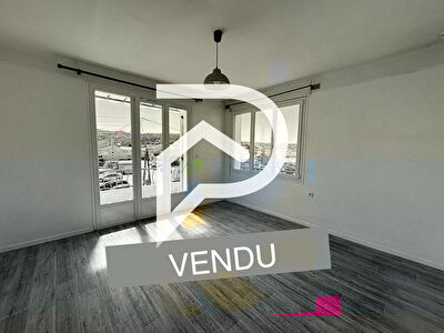 VILLA COMPOSÉE DE 3 LOGEMENTS TERRASSES JARDIN PRIVATIF ET DEPENDANCE ATELIER