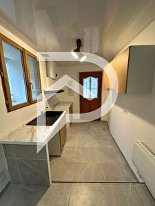 APPARTEMENT ATYPIQUE EN RDC DE 34M2 A GINASSERVIS PARKING A PROXIMITE