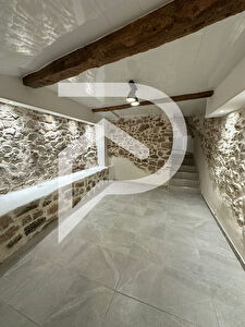 APPARTEMENT ATYPIQUE EN RDC DE 34M2 A GINASSERVIS PARKING A PROXIMITE