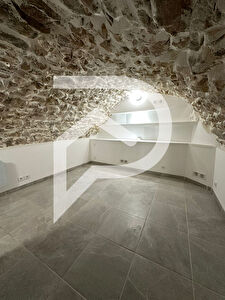 APPARTEMENT ATYPIQUE EN RDC DE 34M2 A GINASSERVIS PARKING A PROXIMITE