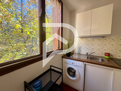 APPARTEMENT MEUBLÉ GREOUX LES BAINS 26.80 M2 AVEC PARKING ET ASCENSEUR CALME PROCHE DES THERMES