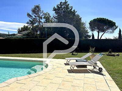 VILLA MEUBLEE TYPE 2 LUMINEUSE AVEC JARDIN TERRASSE ET PISCINE GREOUX LES BAINS