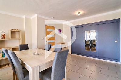 APPARTEMENT TYPE 3 AVEC BALCONS PARKING CAVE PROCHE CENTRE VILLAGE
