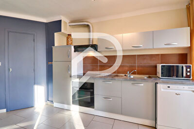 APPARTEMENT TYPE 3 AVEC BALCONS PARKING CAVE PROCHE CENTRE VILLAGE