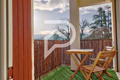 APPARTEMENT TYPE 3 AVEC BALCONS PARKING CAVE PROCHE CENTRE VILLAGE
