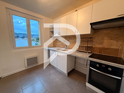 APPARTEMENT TYPE 4 DE 73.85 m2 AVEC BALCON CAVE PARKING VINON SUR VERDON