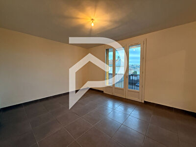 APPARTEMENT TYPE 4 DE 73.85 m2 AVEC BALCON CAVE PARKING VINON SUR VERDON