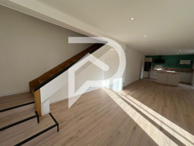 MAISON DE VILLE TYPE 6 RENOVEE AVEC TERRASSE ET PARKING VINON SUR VERDON