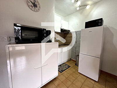 STUDIO MEUBLE DE 24.40 m2 AVEC TERRASSE JARDIN ET PARKING