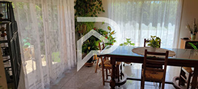 VILLA EN VIAGER A REGUSSE TYPE 6 DE 170 m2 PISCINE GARAGE
