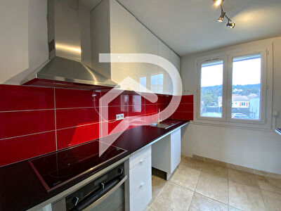 APPARTEMENT TYPE 4 DE 72.67m2 AVEC BALCON PARKING VINON SUR VERDON