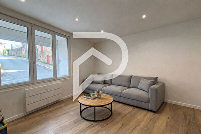 APPARTEMENT TYPE 2 RENOVE EN REZ-DE-CHAUSSÉE A RIANS