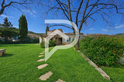 PROPRIETE DE 164.92 M2 AVEC TERRASSE JARDIN PARKING A GREOUX LES BAINS