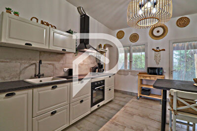PROPRIETE DE 164.92 M2 AVEC TERRASSE JARDIN PARKING A GREOUX LES BAINS