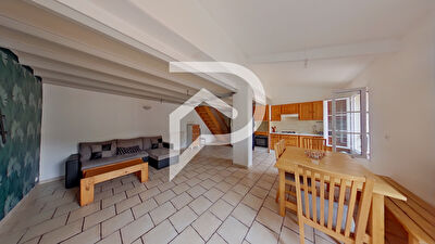 TYPE 5 AU COEUR DU VILLAGE DE GINASSERVIS PROCHE PARKING ET COMMODITES