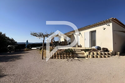 VILLA DE 87M2 AVEC TERRASSE PISCINE PARKING ET ABRI JARDIN